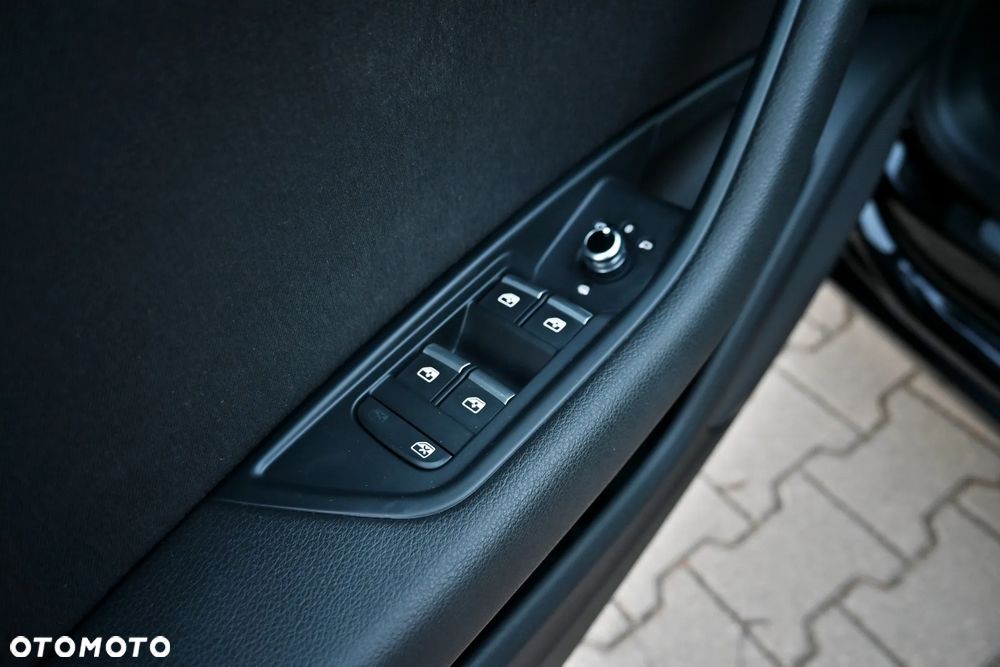Audi A4 Avant 2.0 TDI ultra S tronic design - 38