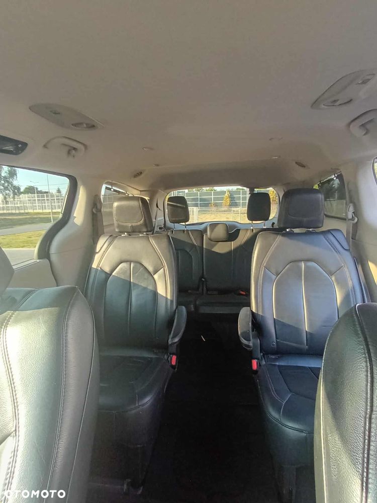 Chrysler Pacifica - 10