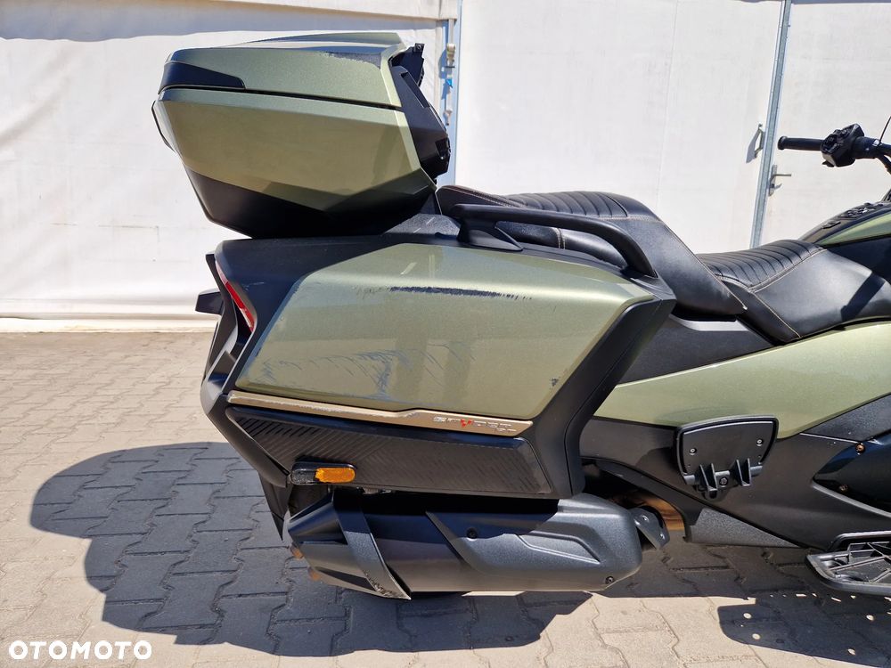 Can-Am Spyder - 28
