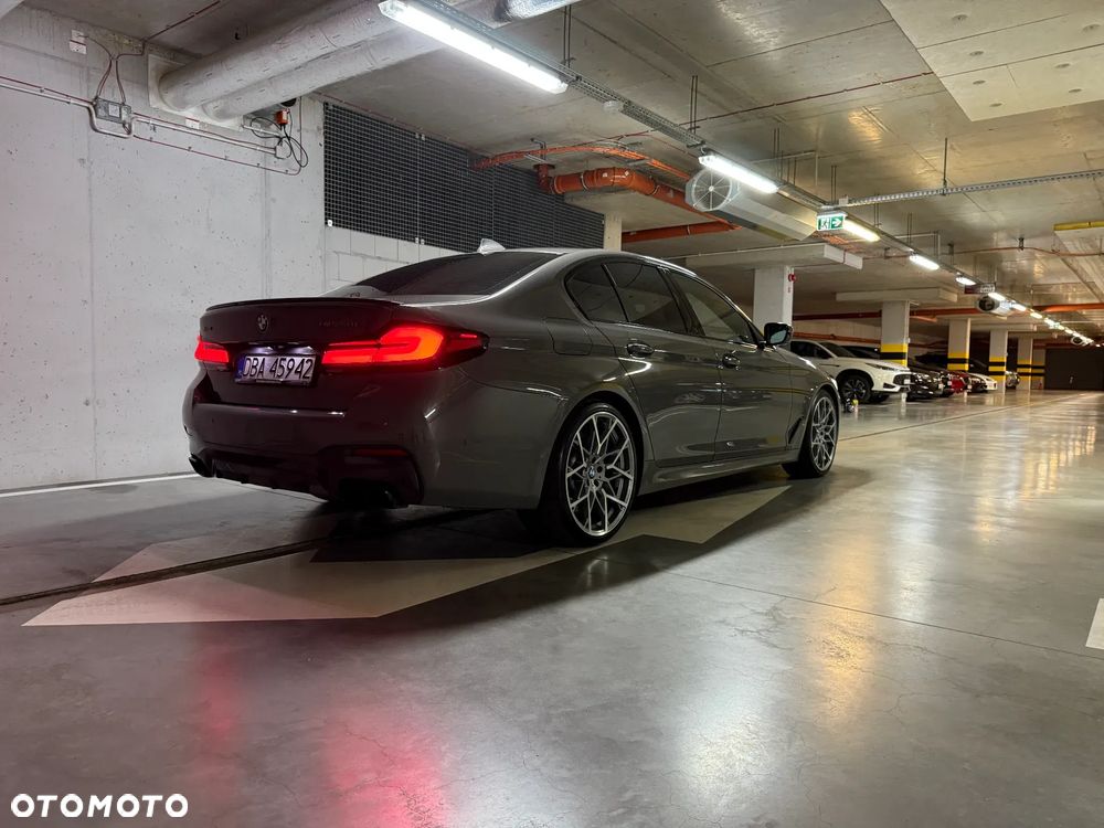 BMW Seria 5 M550i xDrive - 17