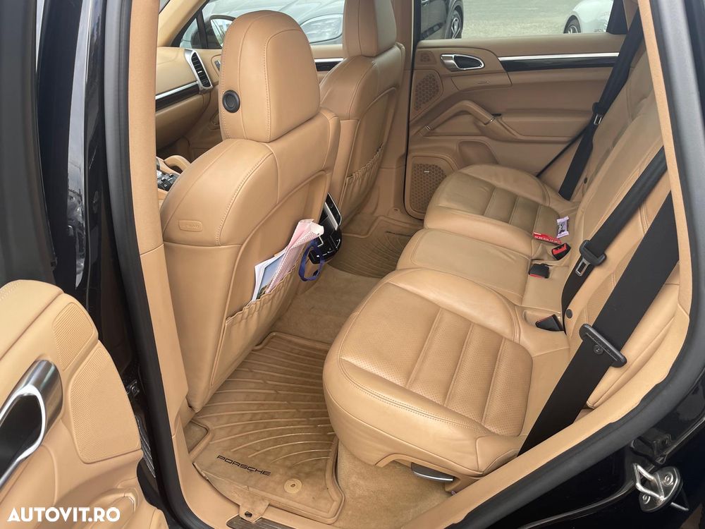 Porsche Cayenne 3.0 L - 4