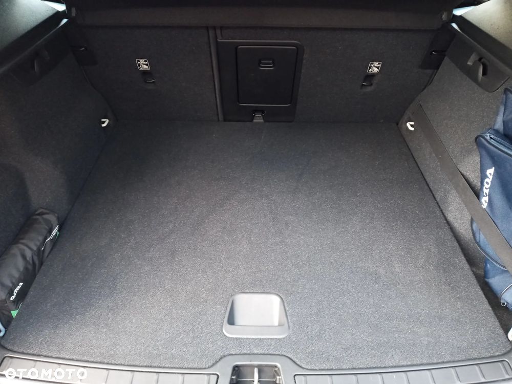 Volvo XC 40 T3 Momentum Pro - 33