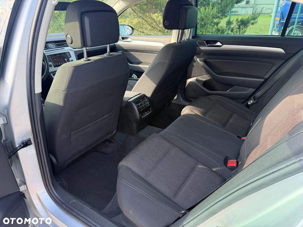 Volkswagen Passat - 9