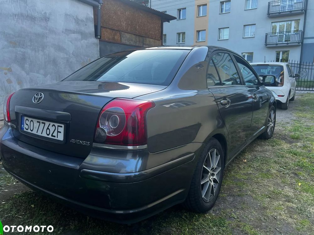 Toyota Avensis - 2