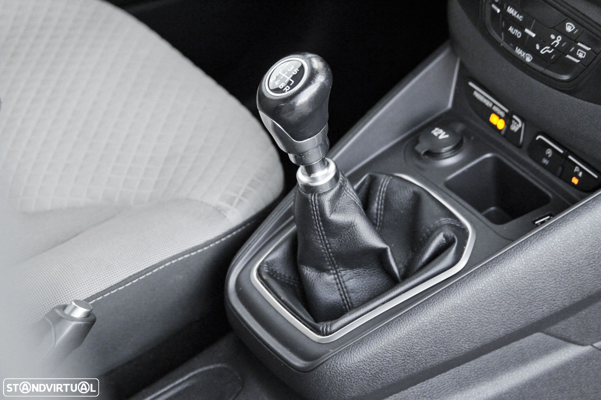 Ford Tourneo Courier 1.0 EcoBoost Titanium - 10