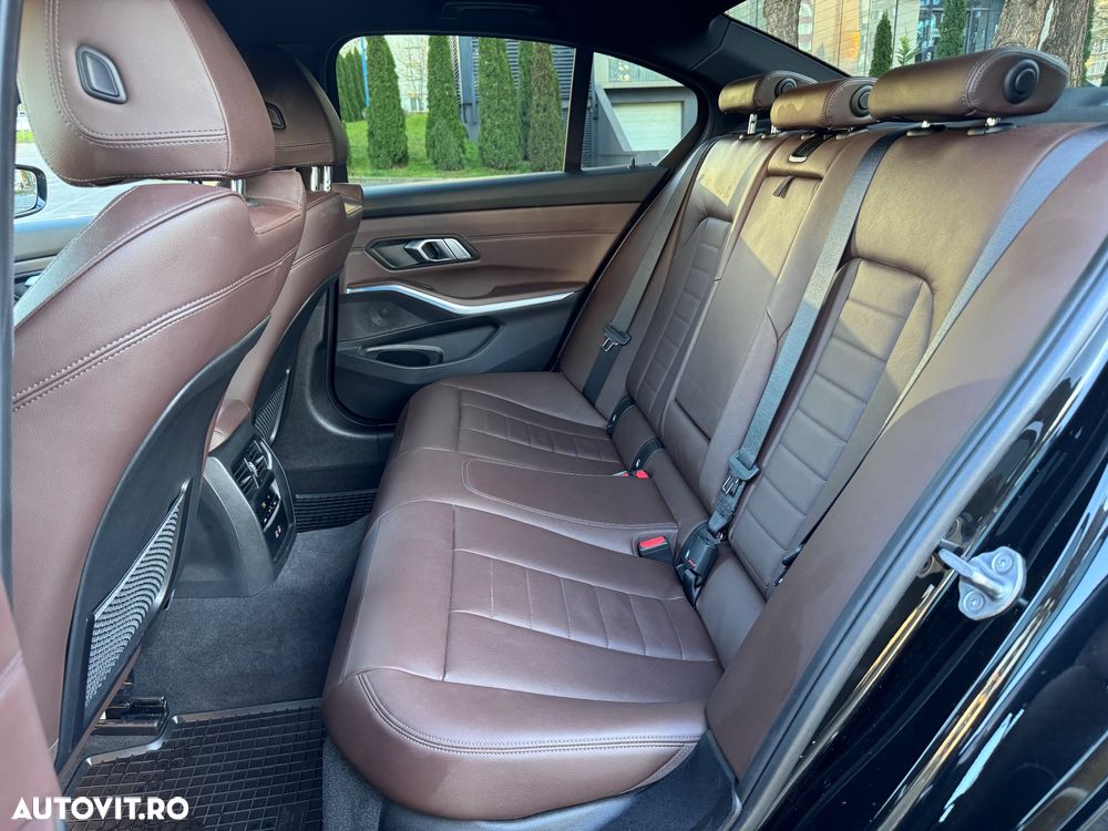 BMW Seria 3 330i xDrive AT - 9