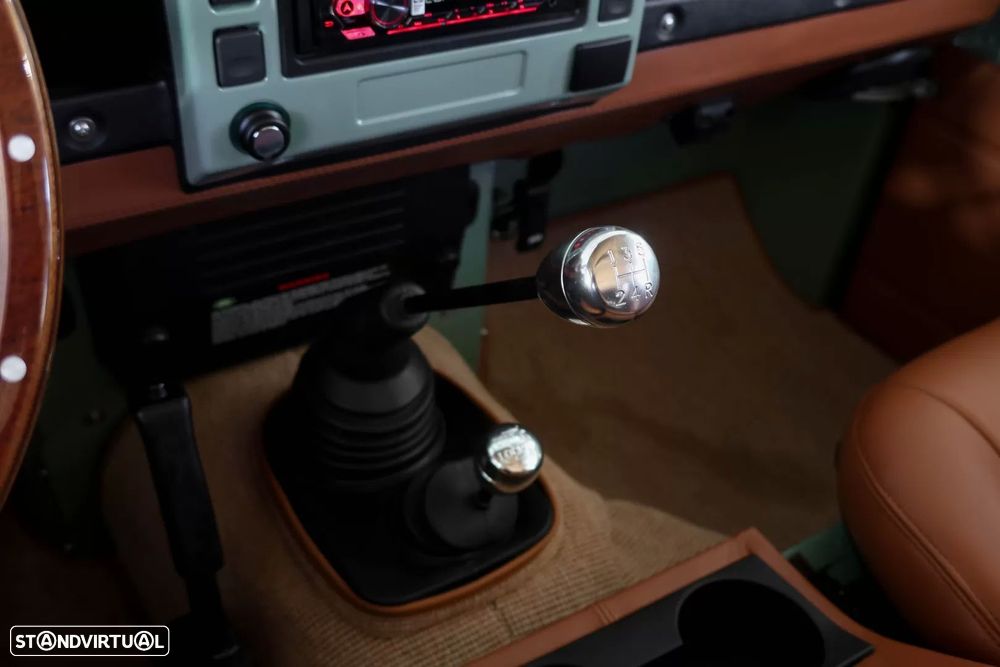 Land Rover Defender 90 SW 2.5 Td5 E - 11