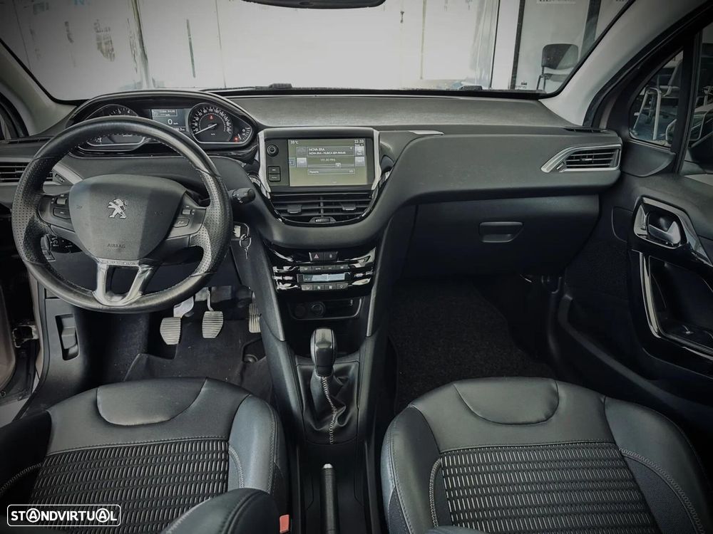 Peugeot 208 - 11