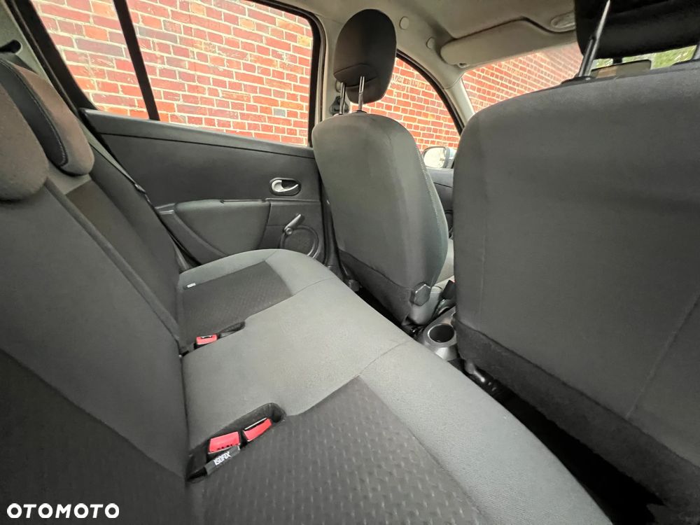 Renault Clio - 18
