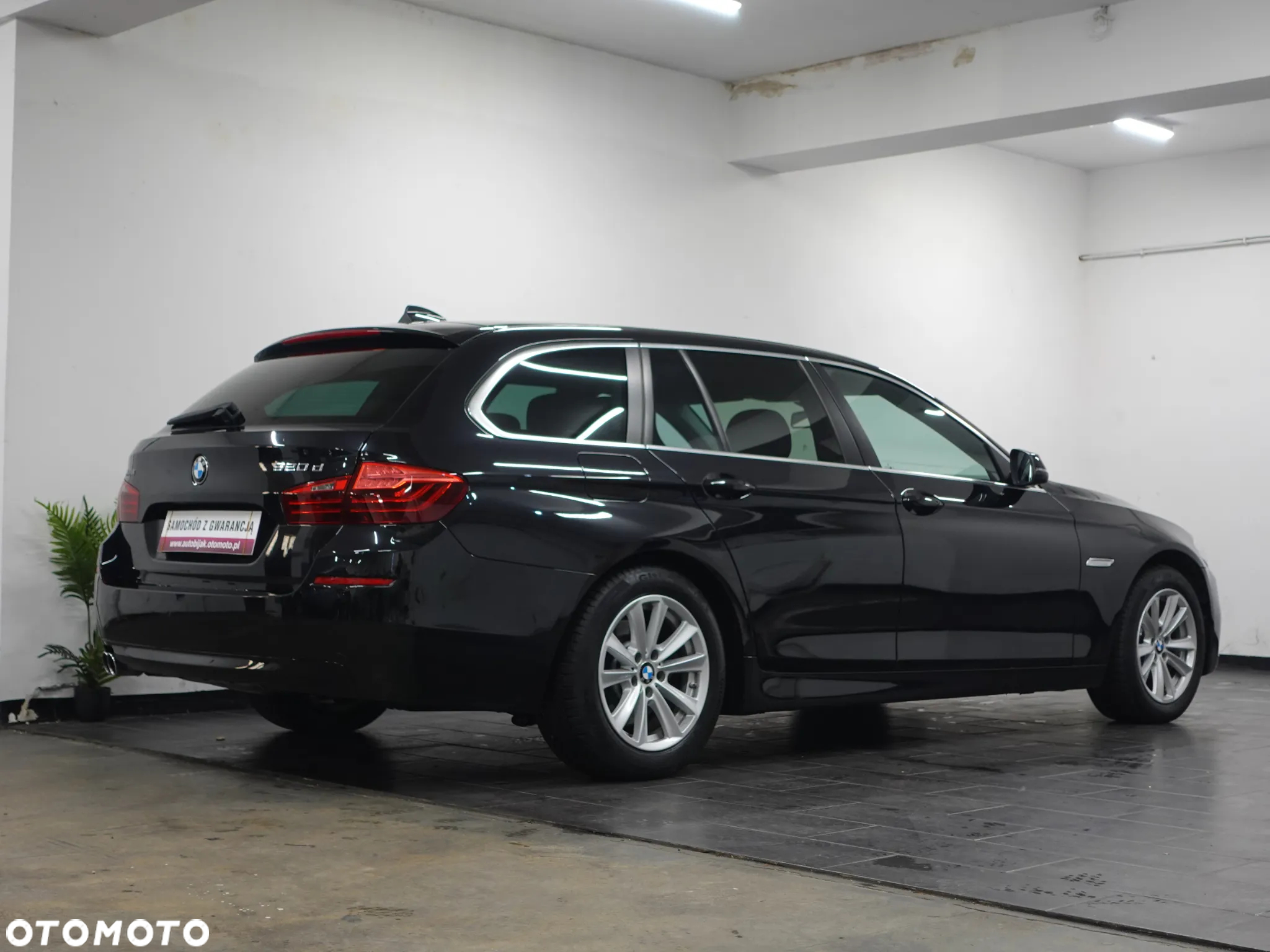 BMW Seria 5 520d xDrive Touring - 10