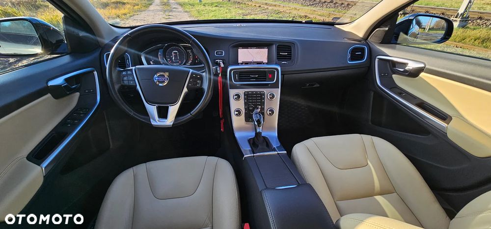 Volvo V60 T5 Drive-E Dynamic Edition (Momentum) - 10