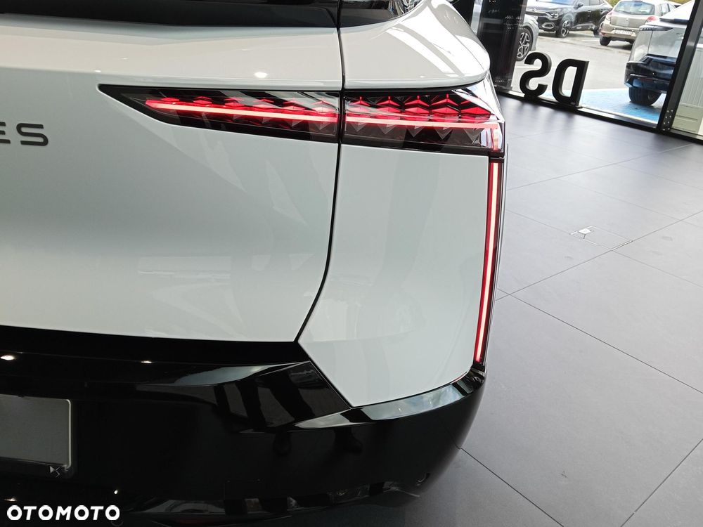DS Automobiles N°8 2025