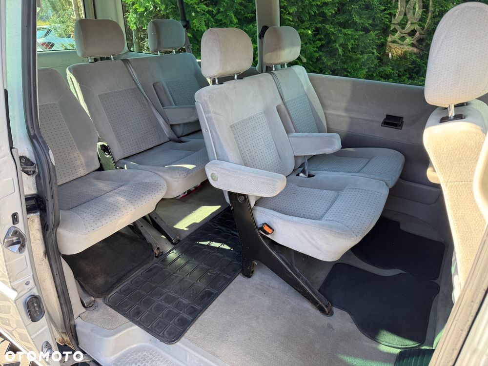 Volkswagen Caravelle - 7