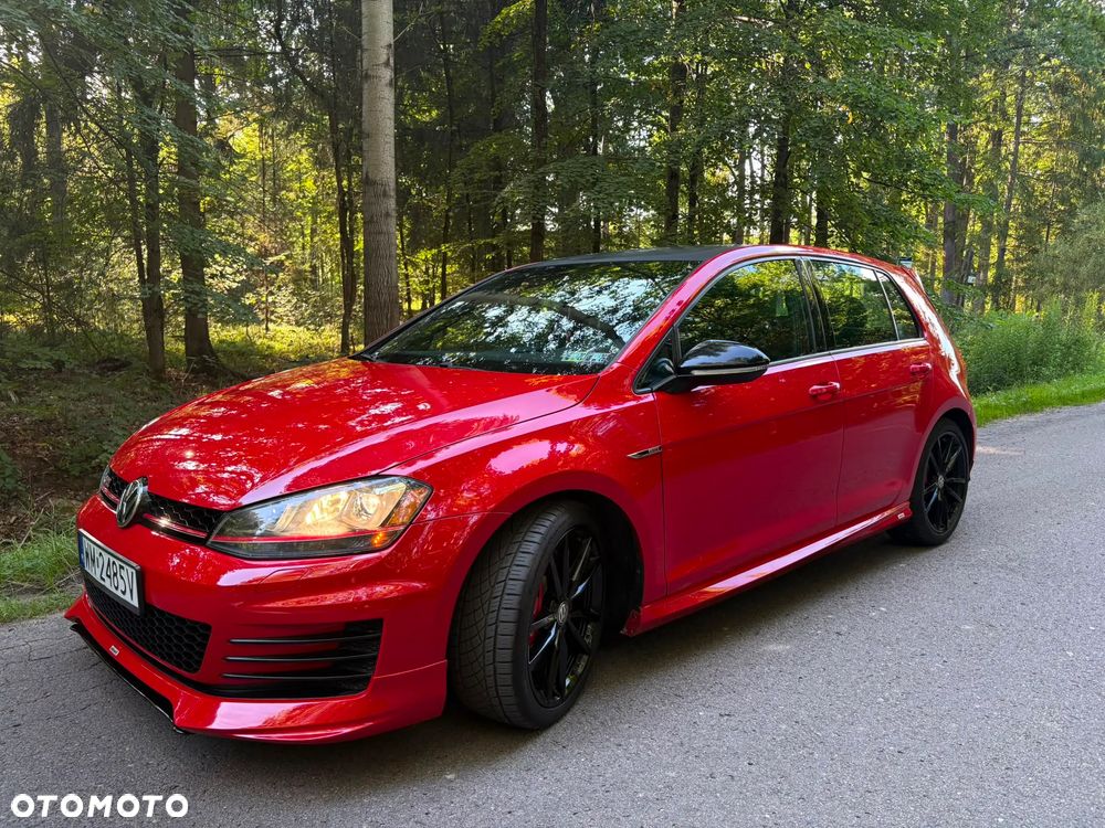 Volkswagen Golf - 1