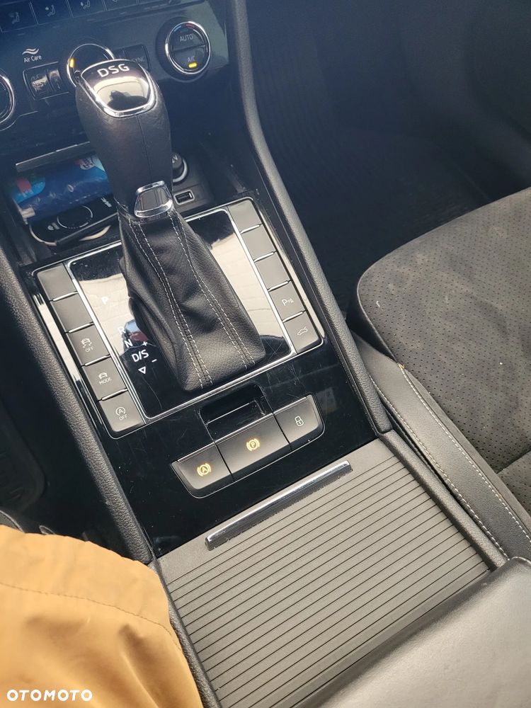 Skoda Superb 2.0 TDI Sportline DSG - 8