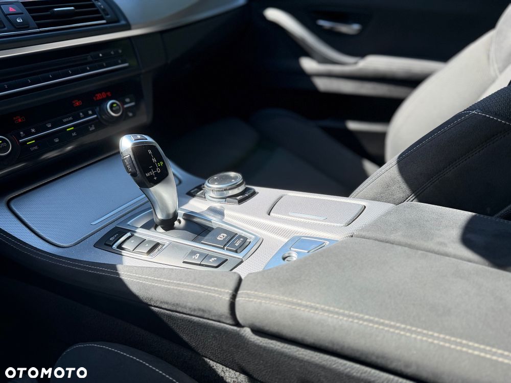 BMW Seria 5 535d xDrive - 23
