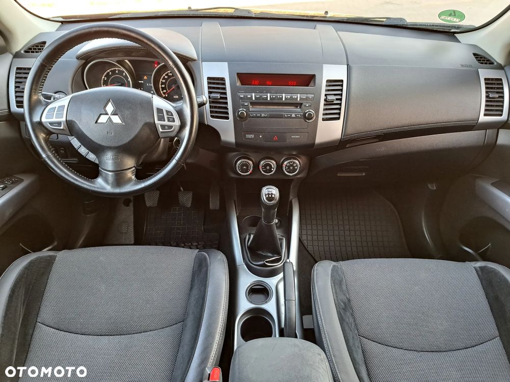 Mitsubishi Outlander - 23