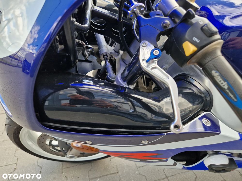 Suzuki GSX-R - 24