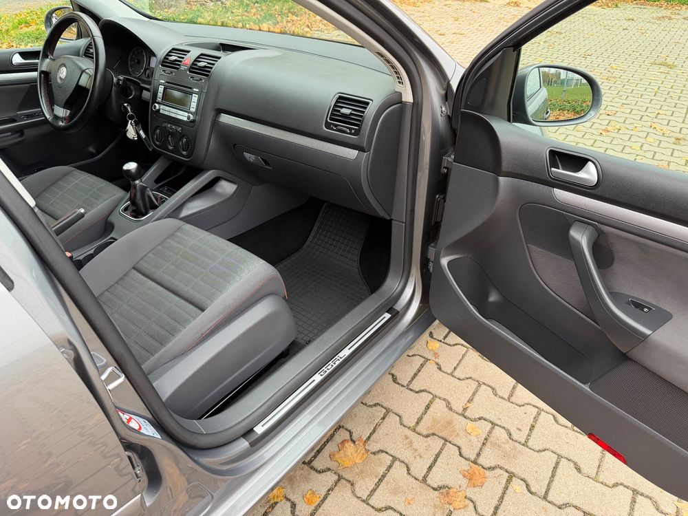 Volkswagen Golf - 24