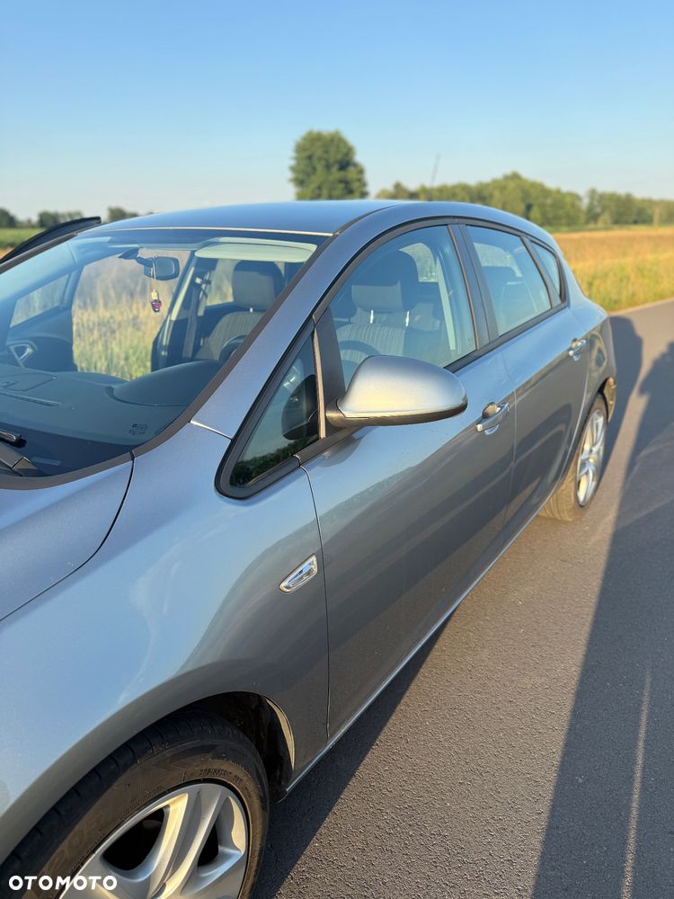 Opel Astra 1.6 Enjoy - 11