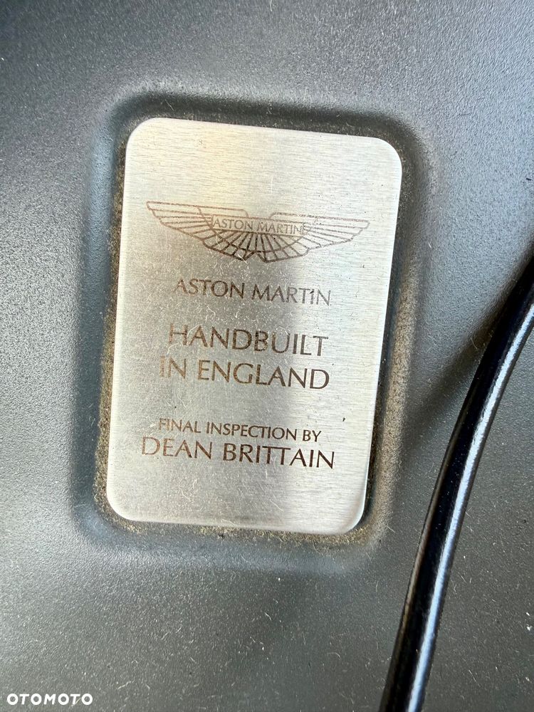 Aston Martin V8 Vantage - 8