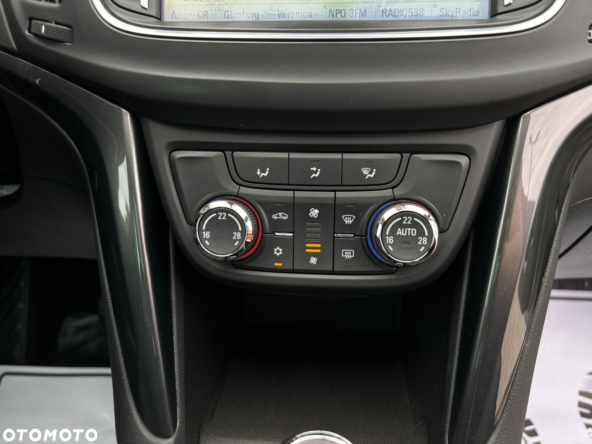 Opel Zafira Tourer 2.0 CDTI Automatik Business Innovation - 22