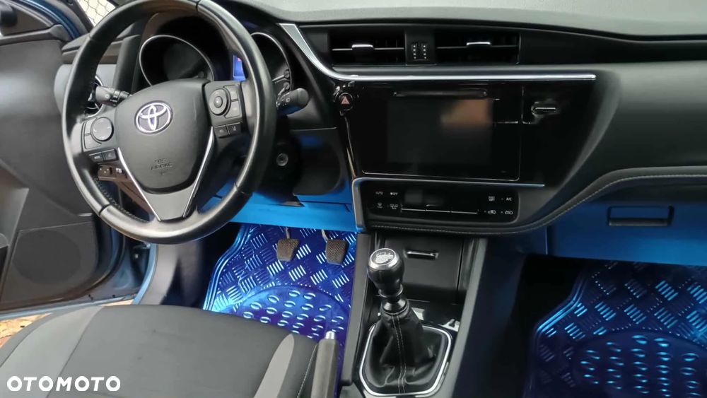 Toyota Auris 1.6 Premium - 9