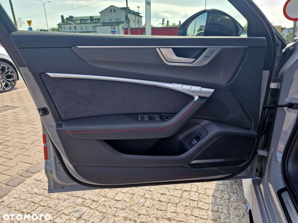 Audi RS6 Avant - 12