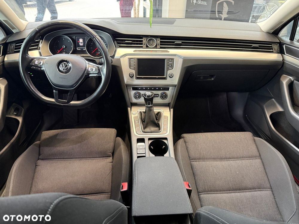 Volkswagen Passat - 17