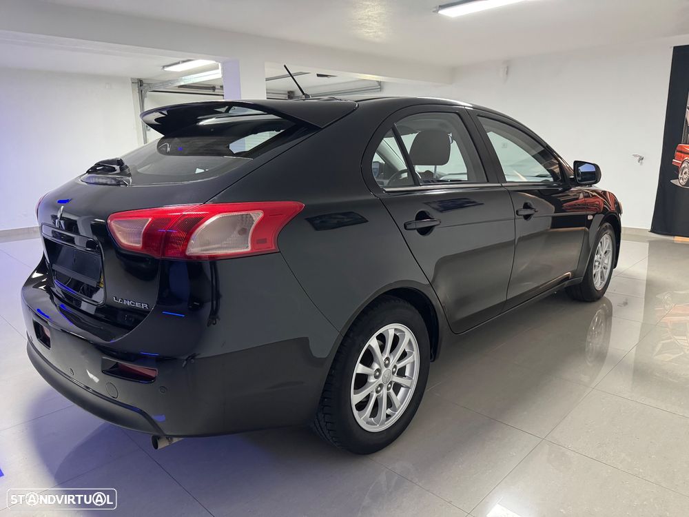 Mitsubishi Lancer Sportback 1.6 Invite Black Edition ClearTec - 24