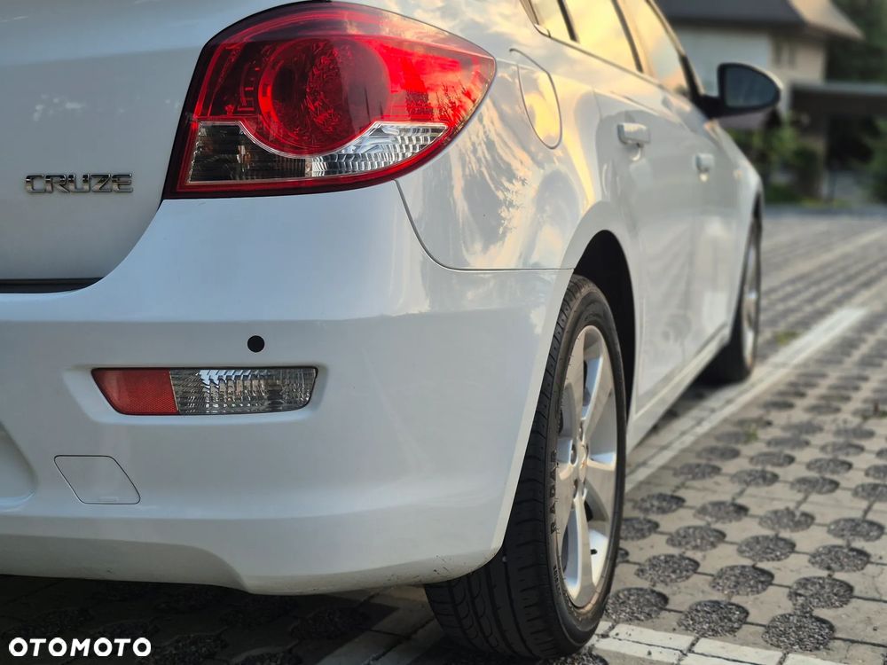 Chevrolet Cruze 1.8 LS+ - 12
