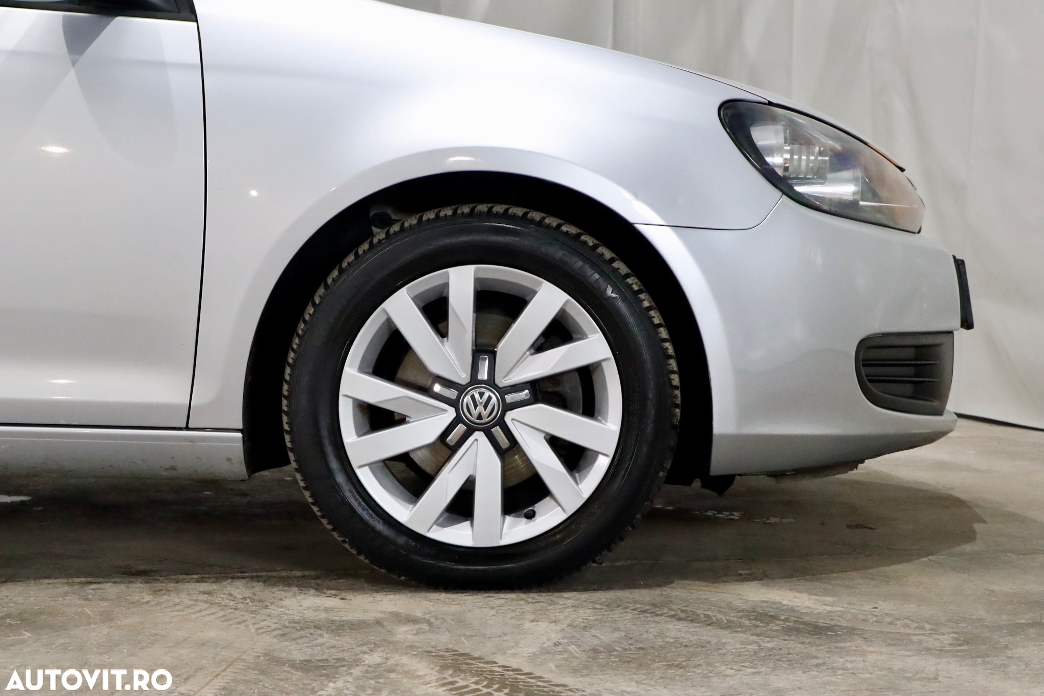 Volkswagen Golf 1.6 TDI BlueMotion Technology DPF Comfortline - 32