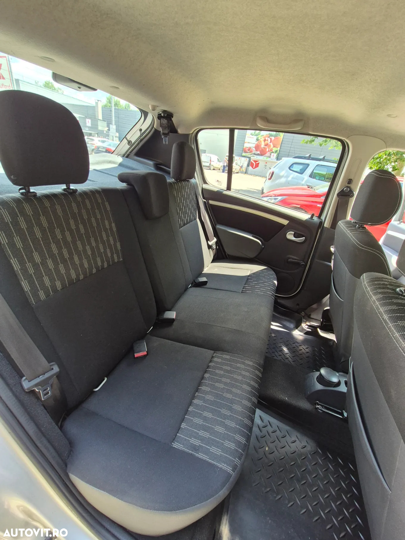 Dacia Sandero 1.6 MPI Laureate - 10