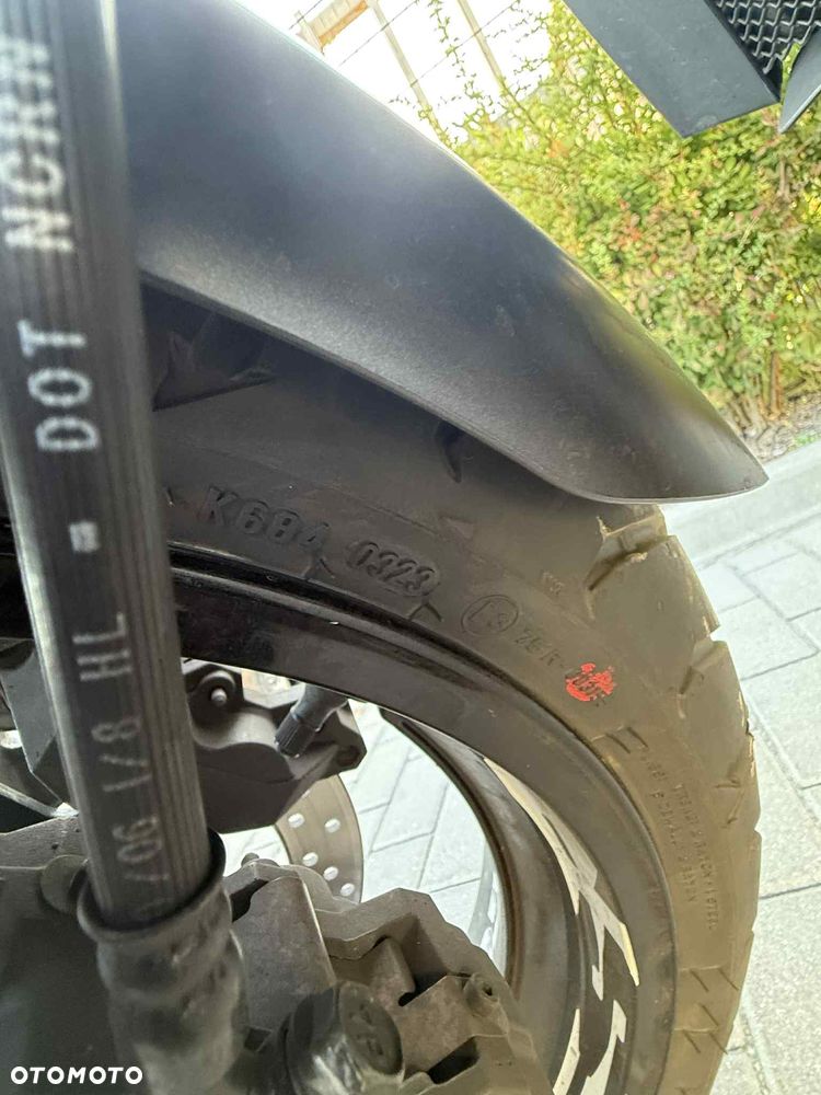 Suzuki GSR - 9
