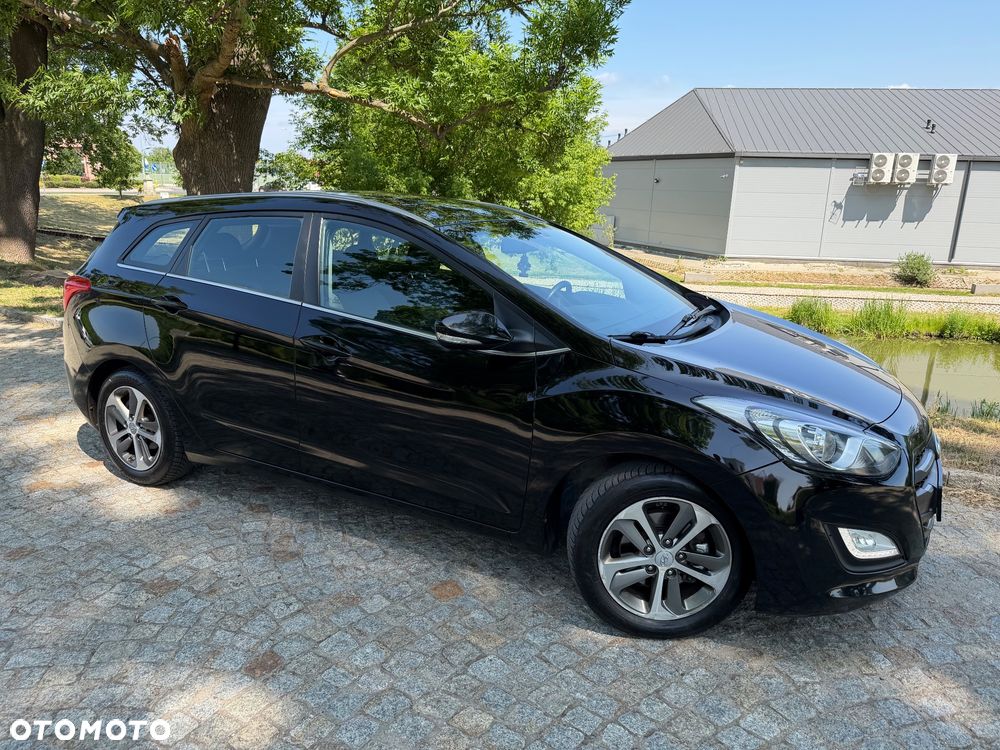 Hyundai i30 blue Kombi 1.6 CRDi Style - 11