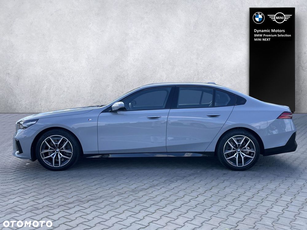 BMW Seria 5 520d xDrive mHEV M Sport - 2