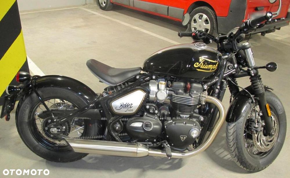 Triumph Bonneville Bobber - 10