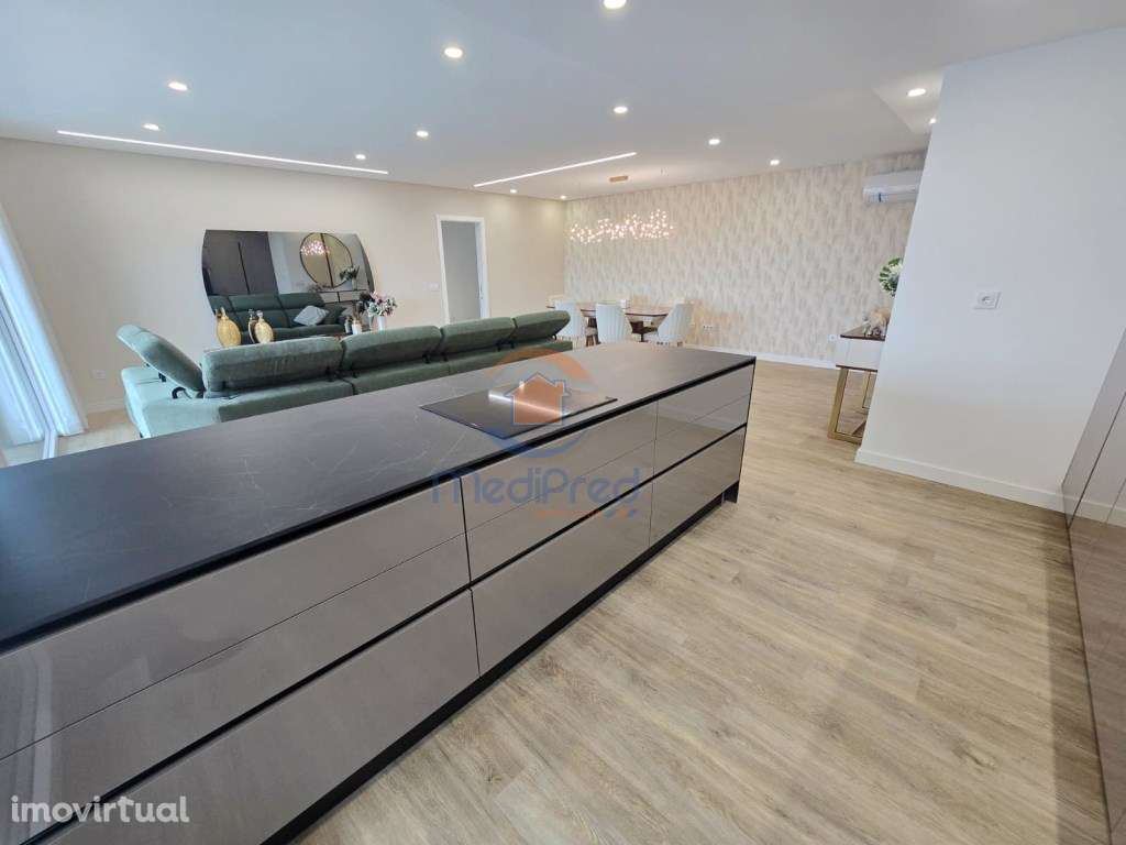 Apartamento T3 com BOX em Condomínio Privado com Piscina | Odivelas - Grande imagem: 3/95