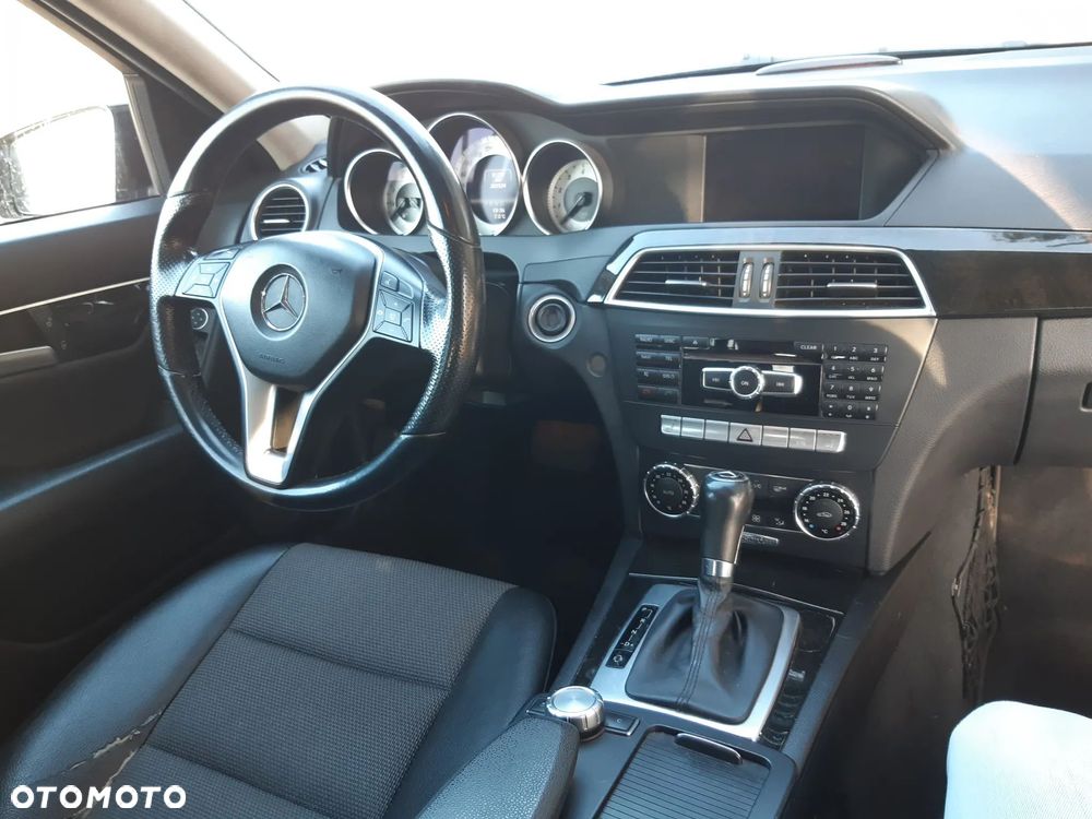 Mercedes-Benz Klasa C 200 CGI Automatik BlueEFFICIENCY Avantgarde - 17