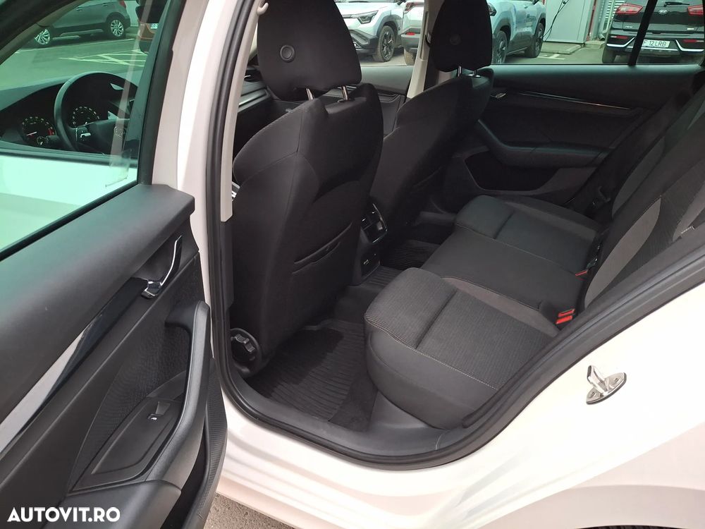 Skoda Octavia 2.0 TDI DSG Style - 27