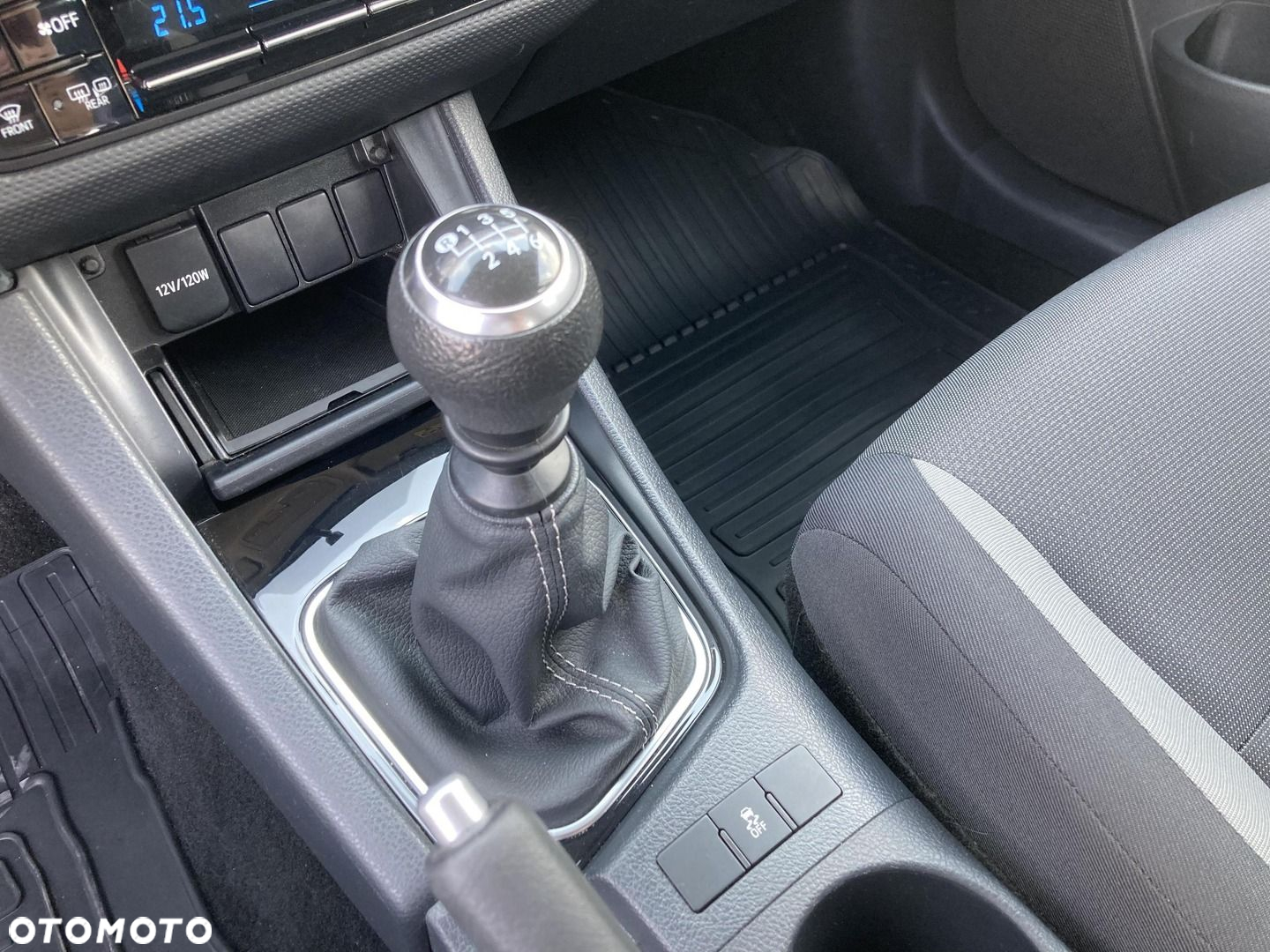 Toyota Auris - 24