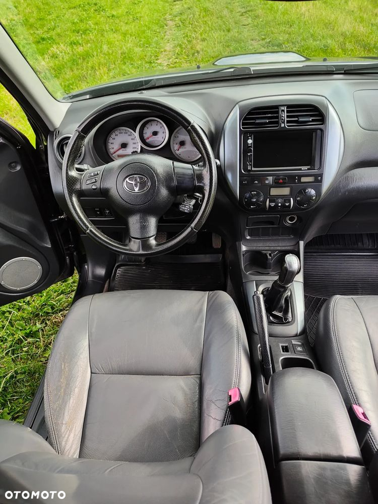 Toyota RAV4 2.0 D-4D 4x4 - 13