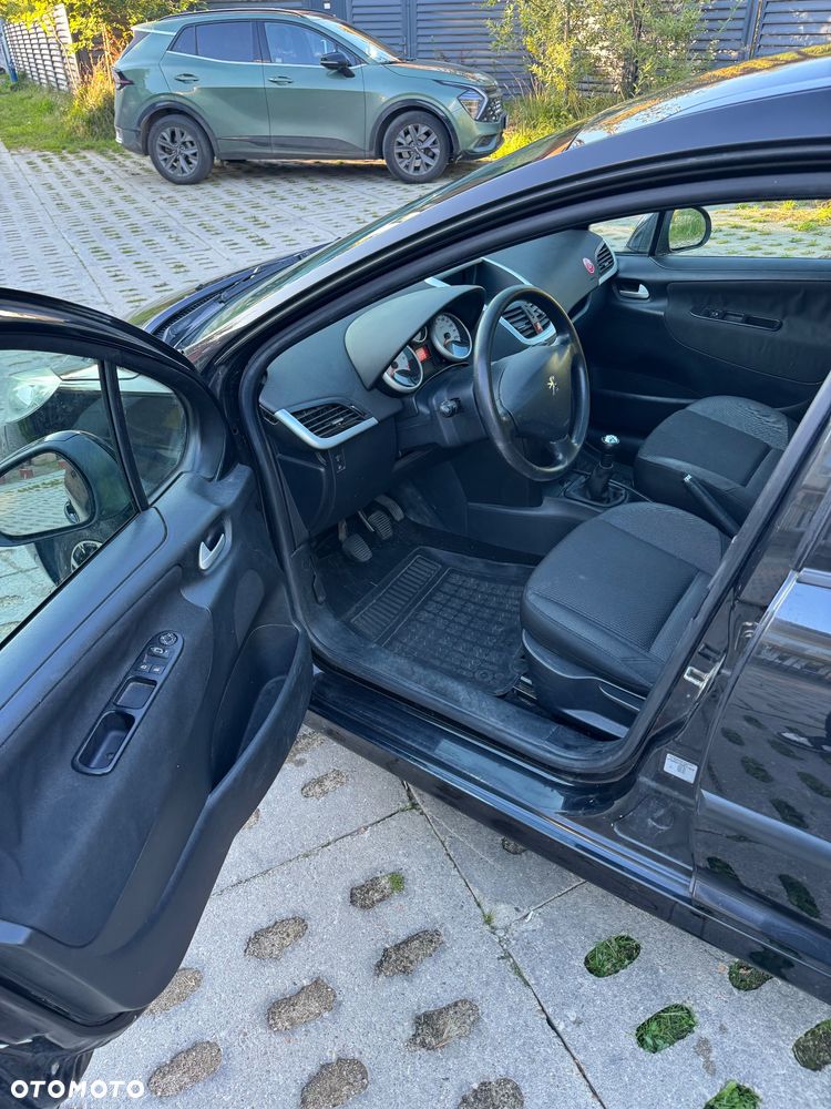 Peugeot 207 - 8