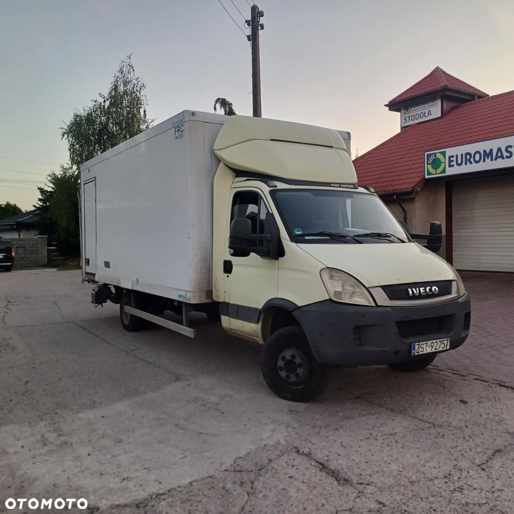 Iveco 35C12V - 1