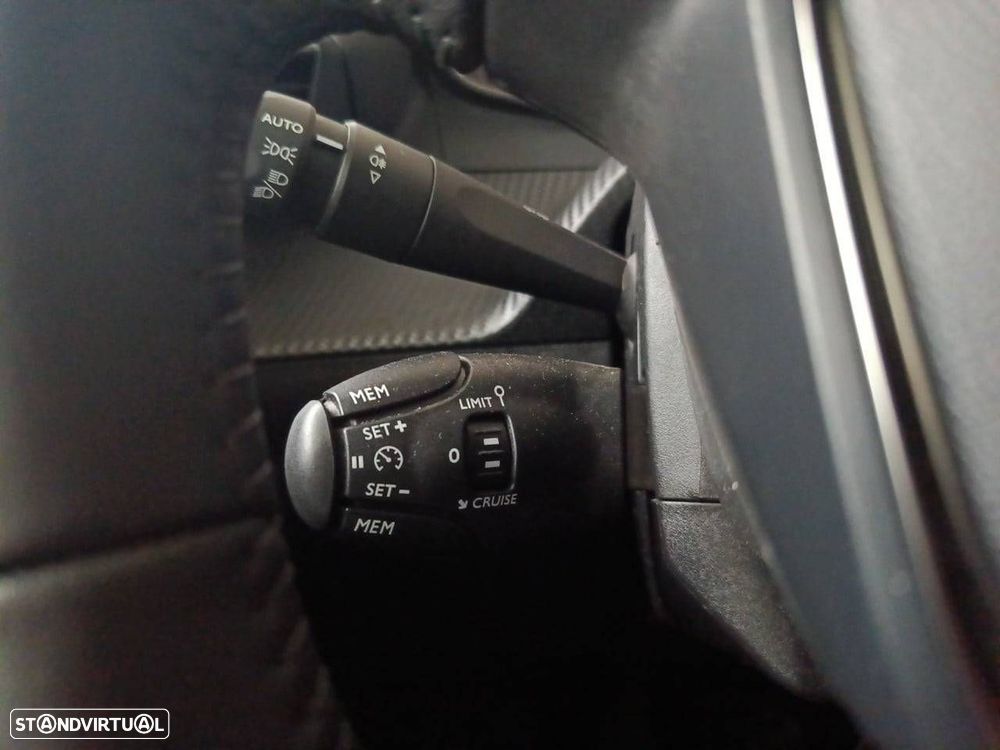 Peugeot 2008 1.2 PureTech Style - 18