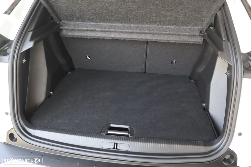 Peugeot e-2008 Allure - 52