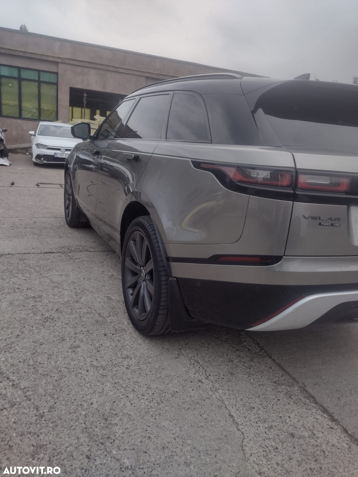 Land Rover Range Rover Velar R-Dynamic 2.0 HSE - 2