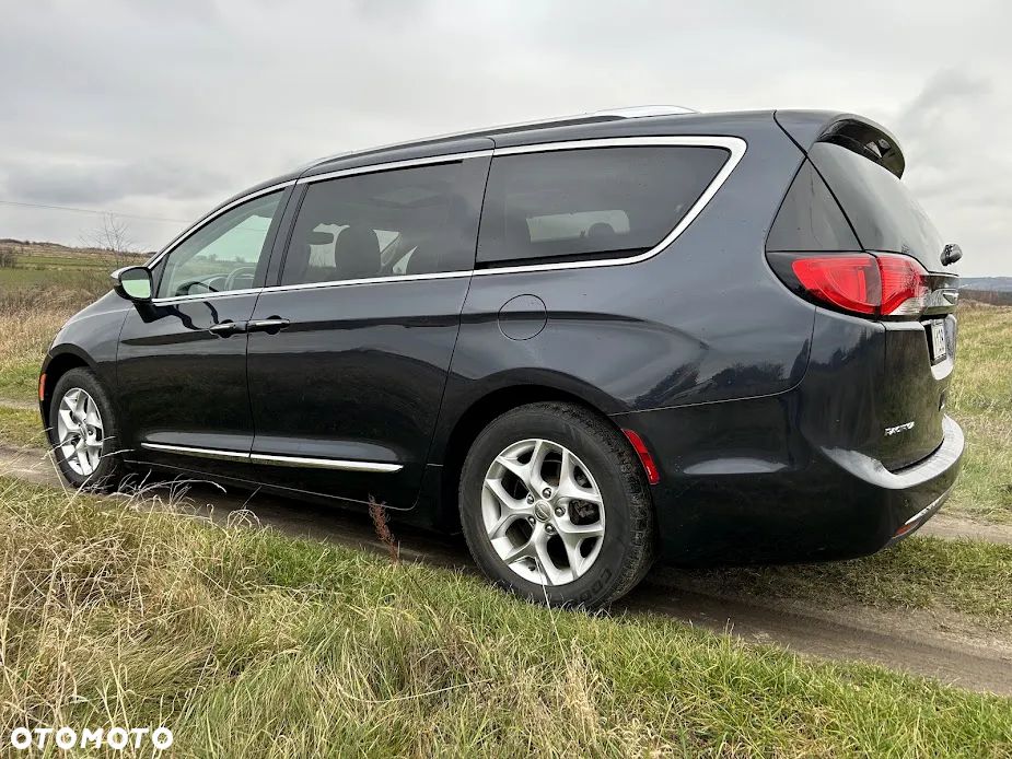 Chrysler Pacifica - 1