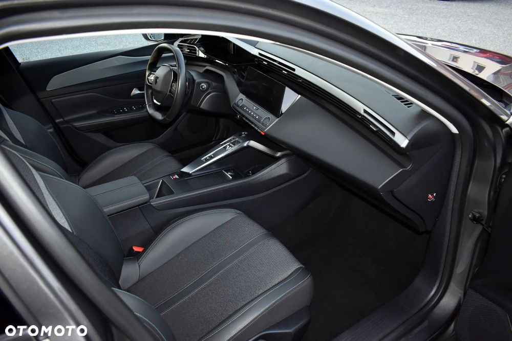 Peugeot 308 180 e-EAT8 GT - 32