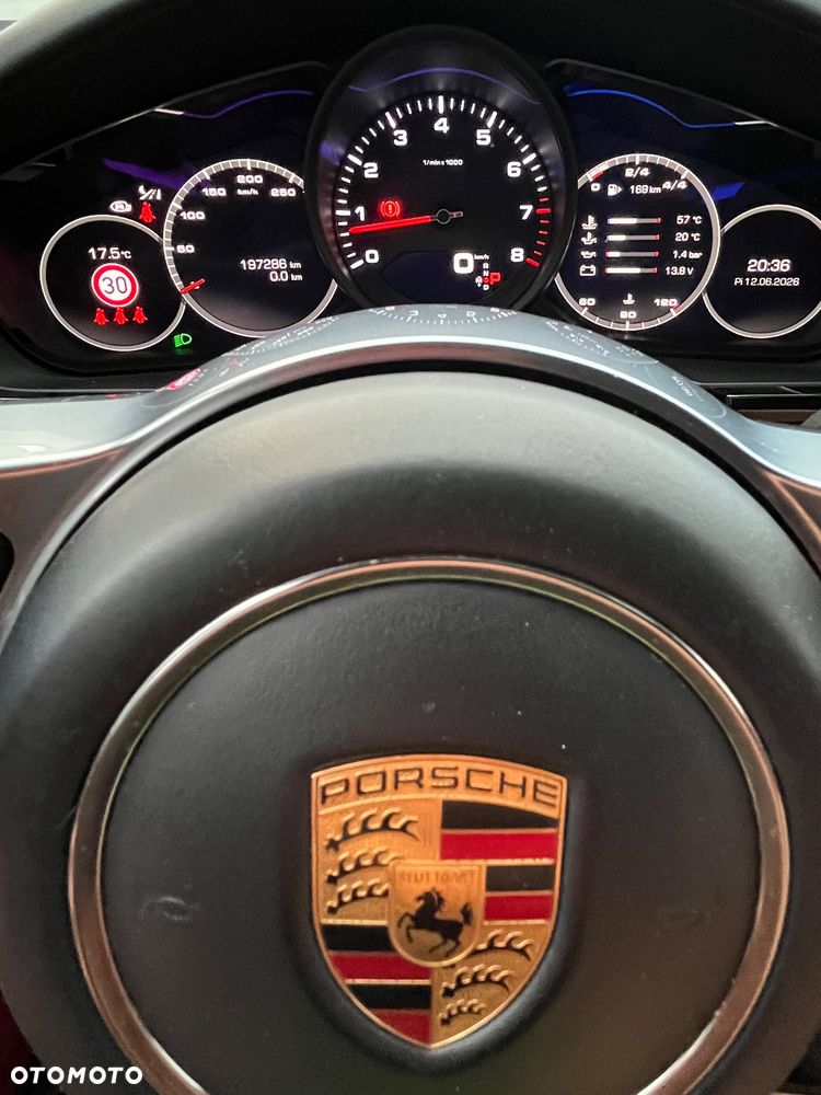 Porsche Cayenne - 25